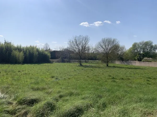 Terrain 700 m²