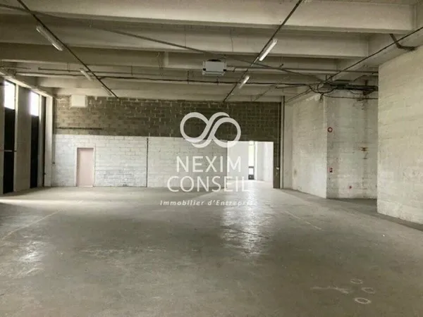 Entrepôt 957 m²