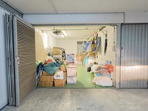 Grand Garage Sécurisé à Antibes