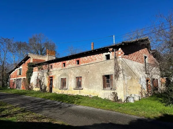 Ancienne ferme à restaurer sans voisinage immédiat