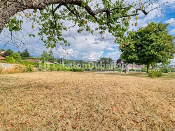 Terrain 900 m²