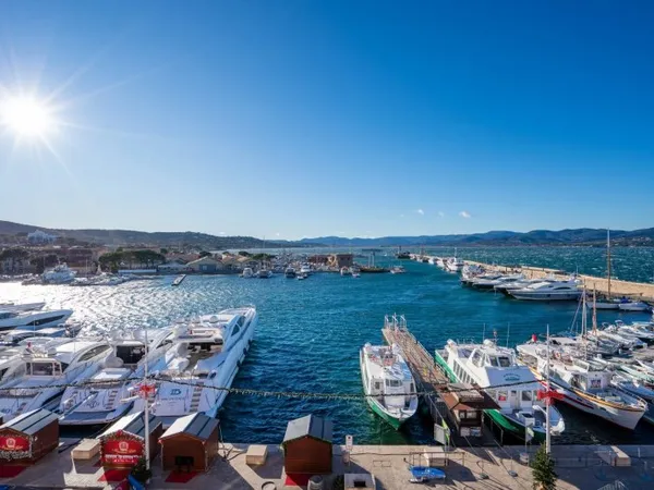 SAINT-TROPEZ - APPARTEMENT SUR LE PORT - 3 CHAMBRES