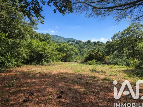Terrain 1831 m²