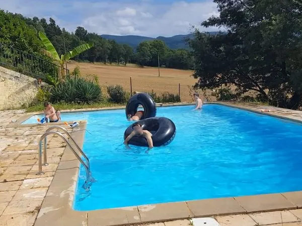 Maison familiale avec piscine, vue panoramique et environnement naturel préservé - 215m²