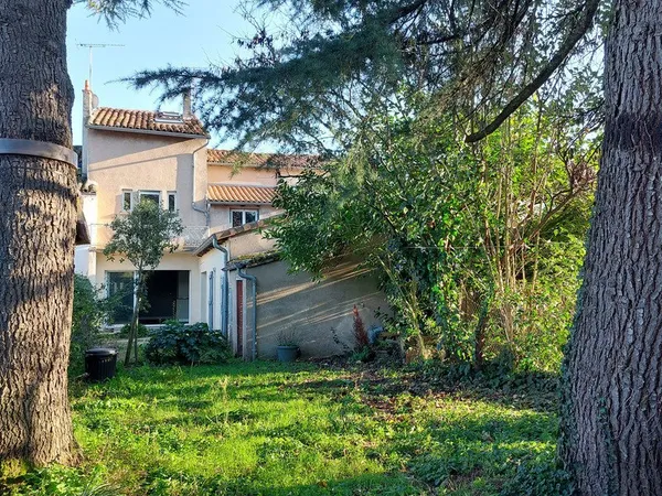 Maison à vendre 9 pièces MONTAUBAN (82) avec jardin et dépendance