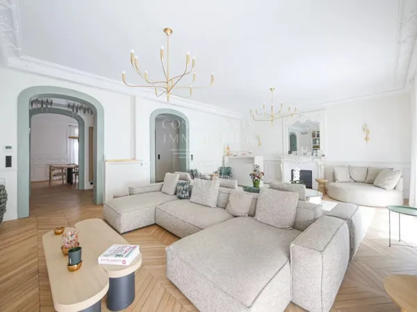 PARC MONCEAU. APPARTEMENT FAMILIAL EN PARFAIT ETAT