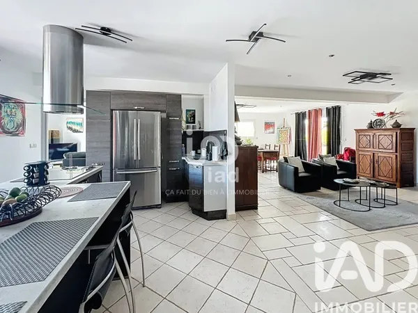Maison 8 pièces 244 m²