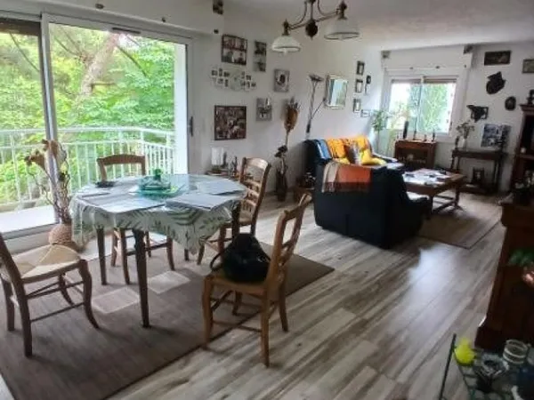 TRES BEL APPARTEMENT PROCHE DU PARC DU BOURRAN
