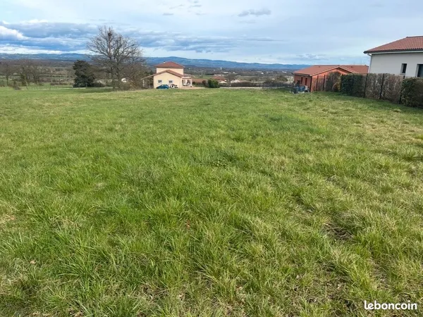 Terrain constructible Saint Germain Laval - 3234 m2