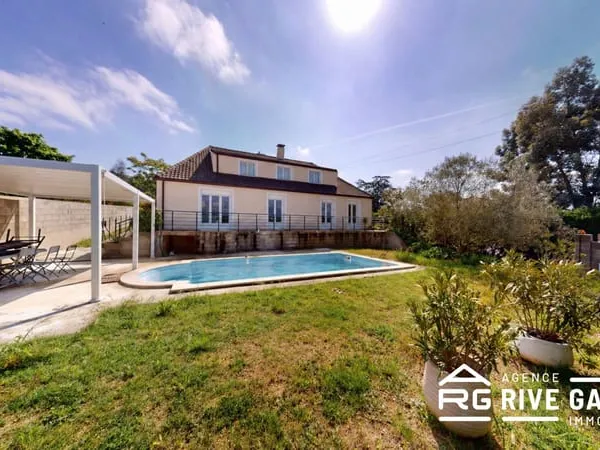 Maison familiale 6 pièces 151 m2 Terrain 960 m2 Piscin