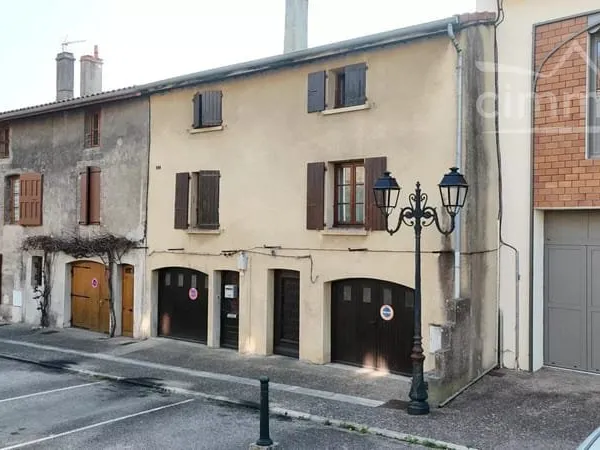 Maison de ville avec fort potentiel - 130 m² - Centre de Saint-Vallier