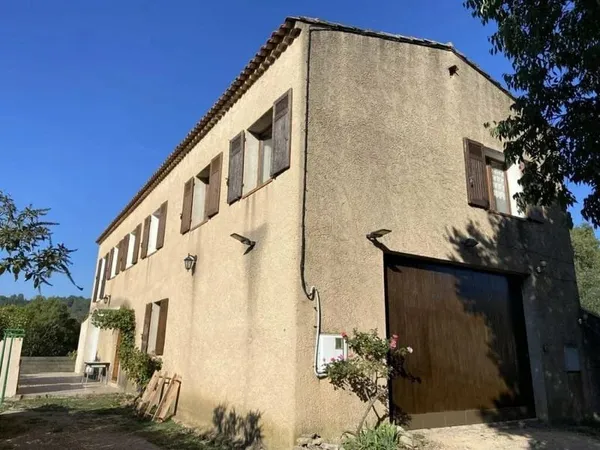Villa composée de 2 logements un T4 et un T5 avec garage et terrain à Bras, France