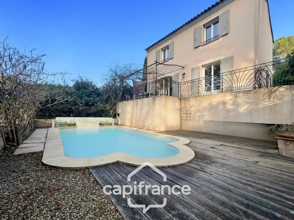 DOMAINE ET GOLF DE PONT ROYAL : villa de charme élevée d'un étage, établie sur un terrain de 524 m2,