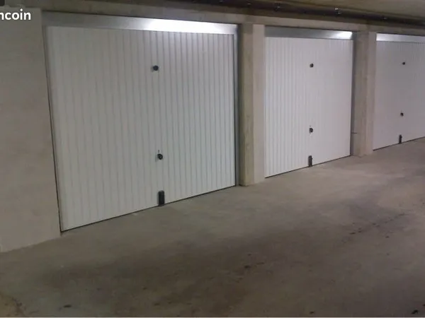 Garage individuel fermé , hyper hyper centre