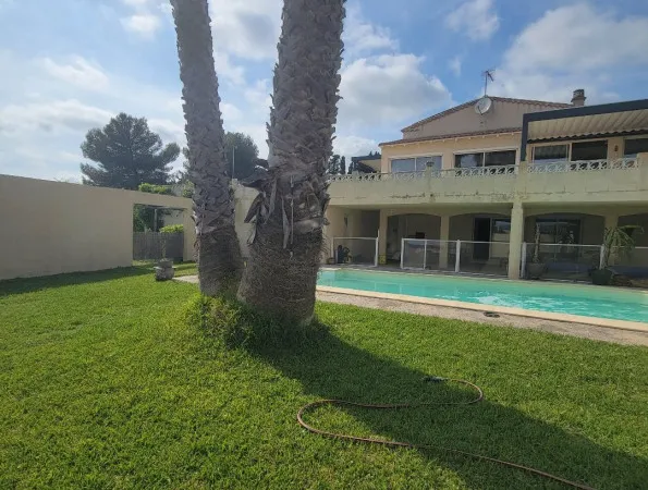 Propriété 8 pièces 233 m²