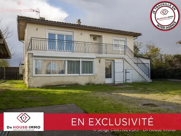 Maison Familiale de 5 Pièces avec Terrasse et Garages à Saint-Julien-Beychevelle