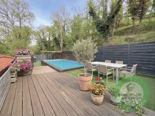 A vendre maison duplex de 2 logements avec piscine et terras