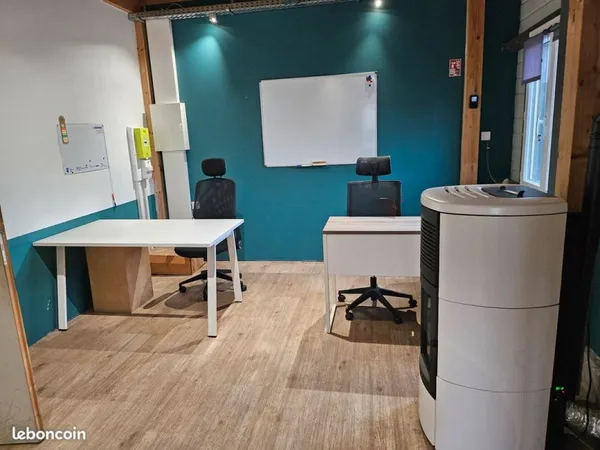 Local d'activité / Entrepôt 351 m² - Les Achards - Porte sectionnelle - Parking
