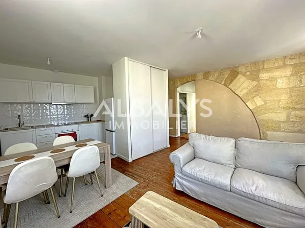 Appartement meublé T3 rénové avec charme mur en pierre app