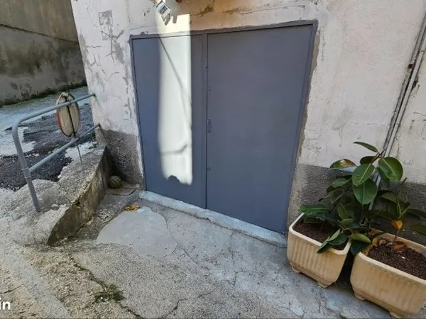 Local entrepôt / stockage /atelier
