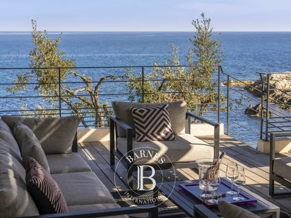 Côte des Nacres, Canella, Villa pied dans l'eau, 5 chambres, piscine, vue mer panoramique, accès pri