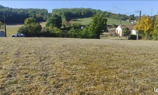 Terrain 850 m² Chateauneuf Sur Charente