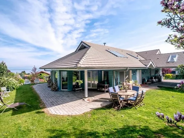 Neuvecelle - Villa d'architecte - Piscine intérieure - Vue sur le lac Léman - 4 suites