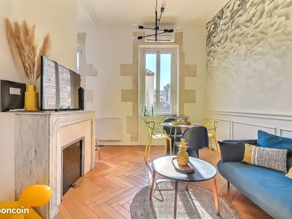 Appartement de charme 3 pièces - 55 m² - Hyper centre - Nîmes