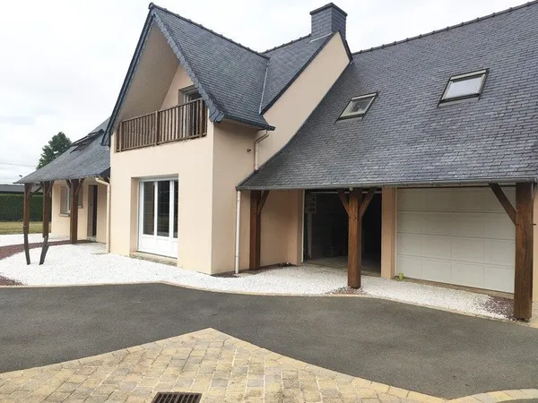 Maison avec hangar