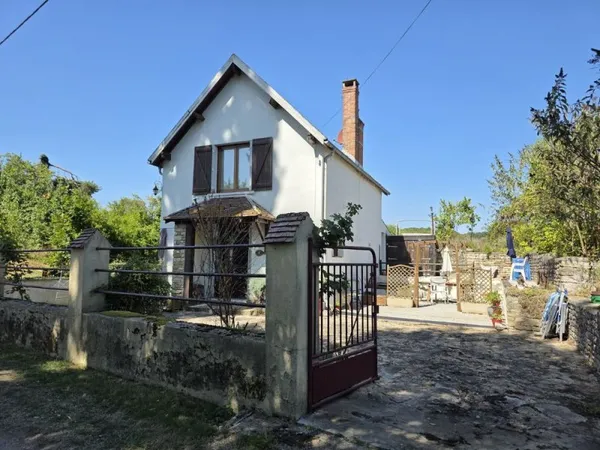Charmante petite maison avec jardinet.