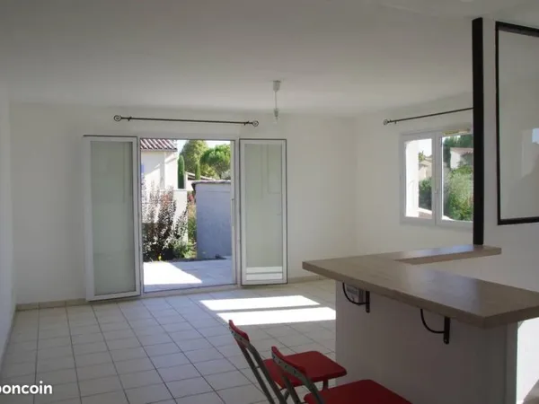 Loue Appartement T4 jardin terrasses piscine tennis MONTELIMAR
