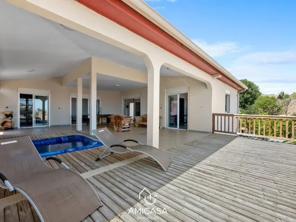 Maison 7 pièces 202 m²