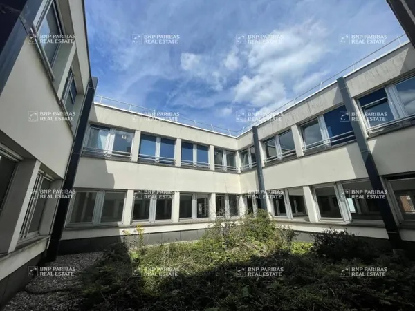 Bureau 900 m²