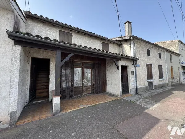 ENSEMBLE IMMOBILIER AVEC DEUX LOGEMENTS GARAGE ET JARDIN