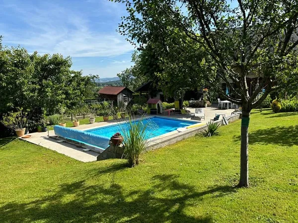 MAISON MONTCEL AVEC PISCINE et DEPENDANCE