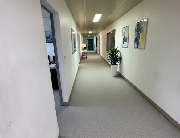 Bureaux + Stockage (Cible : Start-up/PME)
