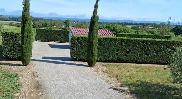 Superbe terrain de loisir avec Hangar