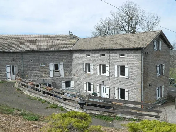 Tènement de 3 maisons,sur terrain de 6800m² env. Espace d'accueil ou projet famillial