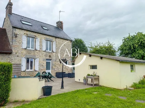 Maison de 105 m² avec garage et bâtiment