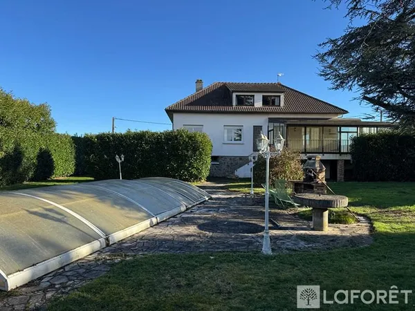 Grande Maison L Aigle 7 pièces / piscine