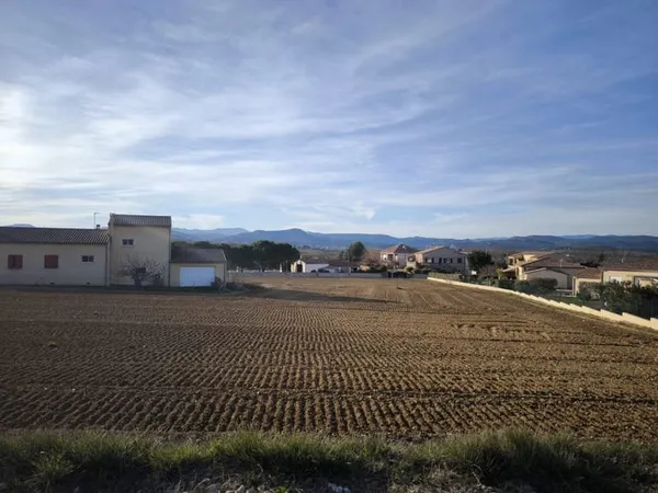 Terrain 673 m²