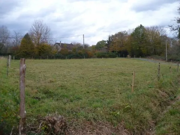 Terrain au Nord de la Creuse région des 3 lacs