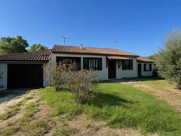 Villa traditionnelle de Type 5 de plain-pied à Montjoire