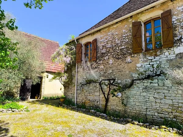 Maison en pierre 122m² + grange aménageable, à 5 min des commerces