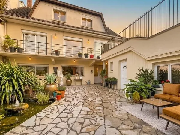 Grande maison familiale de 300 m² avec dépendance sur terrain de 531 m² - Fort potentiel à Saint-Mau