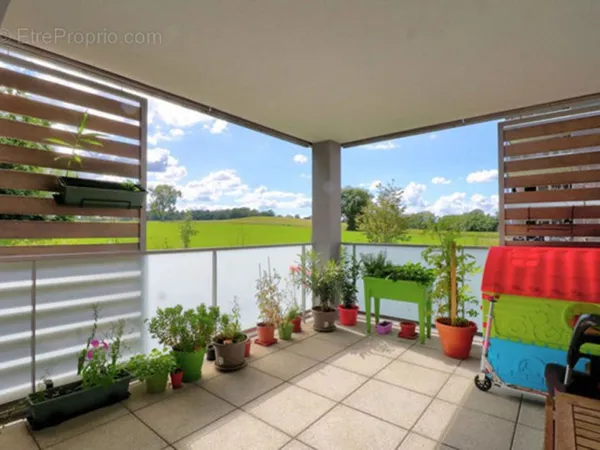 ST PAUL DE VARCES T4 DE 80M2 DONNANT SUR TERRASSE DE 14M2