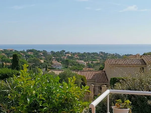 A VENDRE VILLA VUE MER 4 PIECES 2/3 CHAMBRES AVEC TERRASSE JARDIN ET GARAGE AUX ISSAMBRES