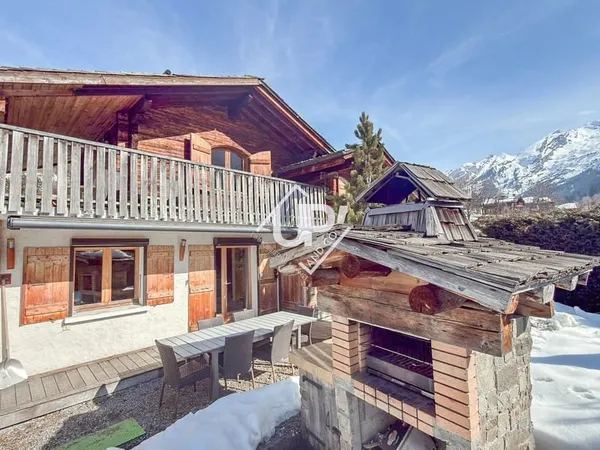 Chalet authentique proche pistes et centre