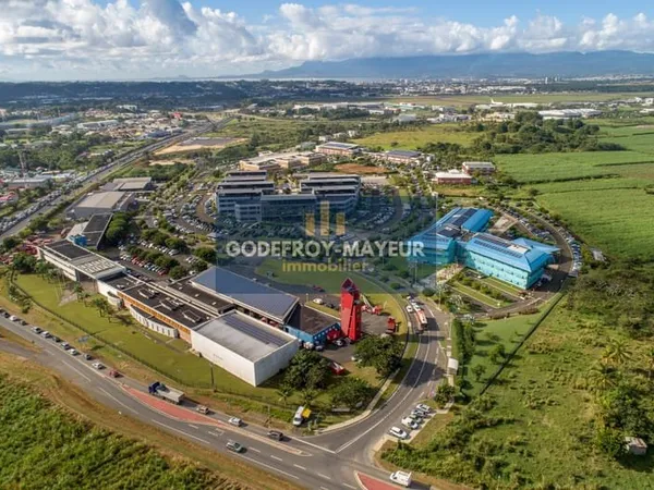 Local commercial à louer de 656 m2 à Dothémare. Produit rar