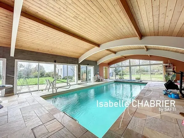Maison 8 pièces 244 m²